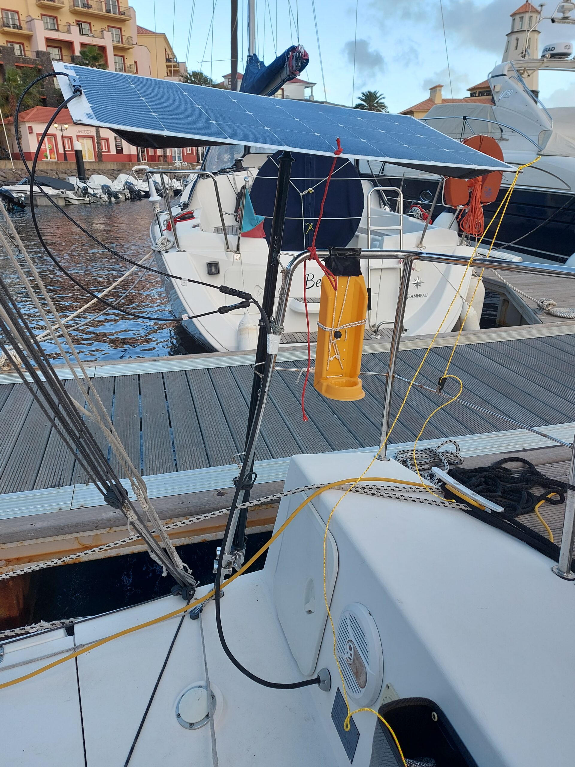 Fixation du support au balcon arrière